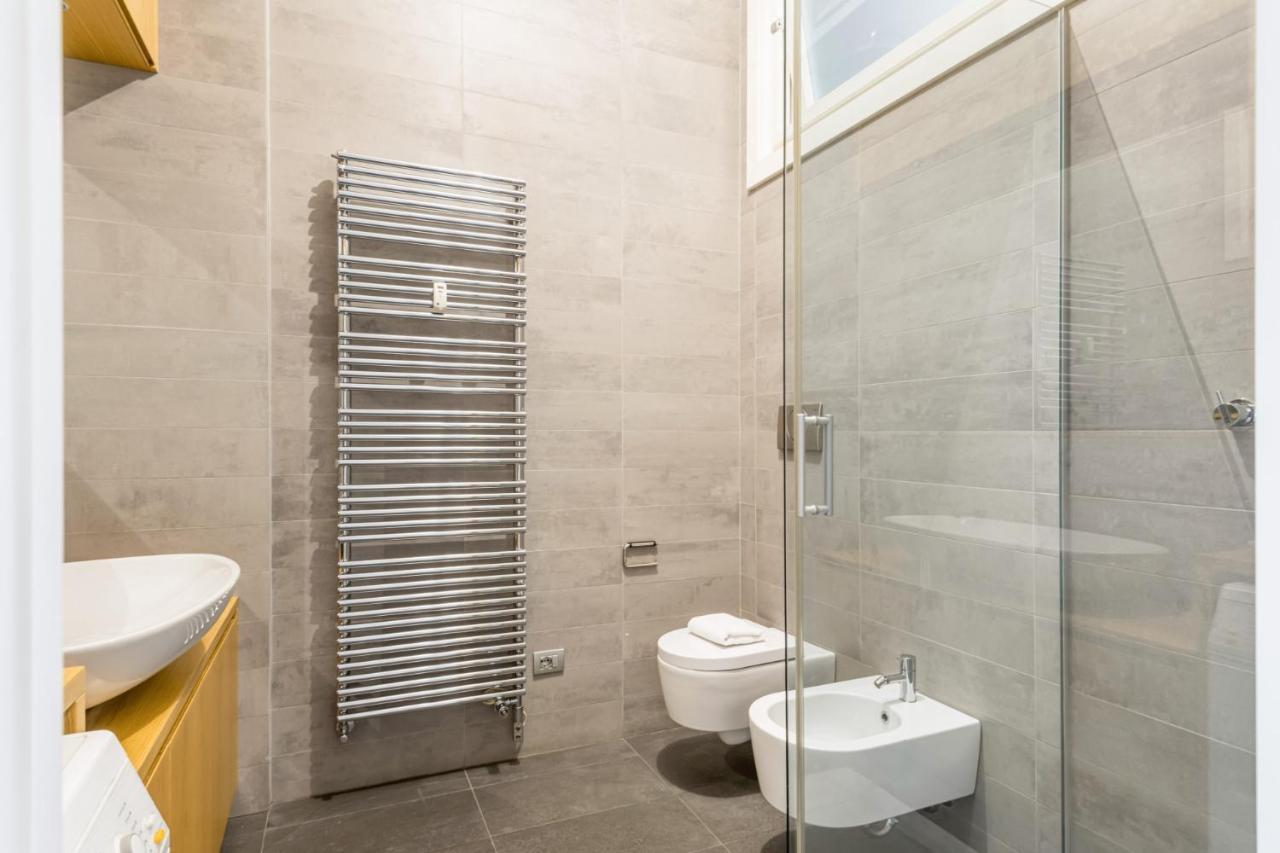 Easylife - Elegante Dimora Due Passi Dal Duomo Apartment Milan Luaran gambar