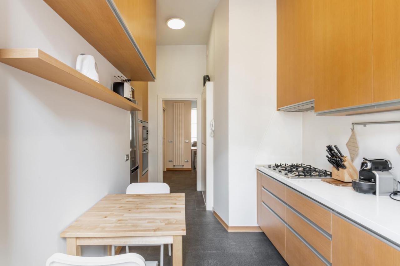 Easylife - Elegante Dimora Due Passi Dal Duomo Apartment Milan Luaran gambar