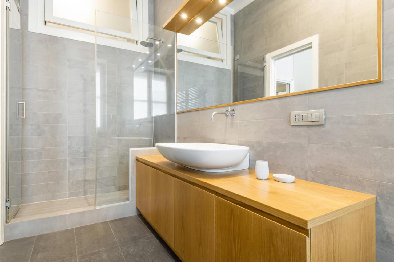 Easylife - Elegante Dimora Due Passi Dal Duomo Apartment Milan Luaran gambar