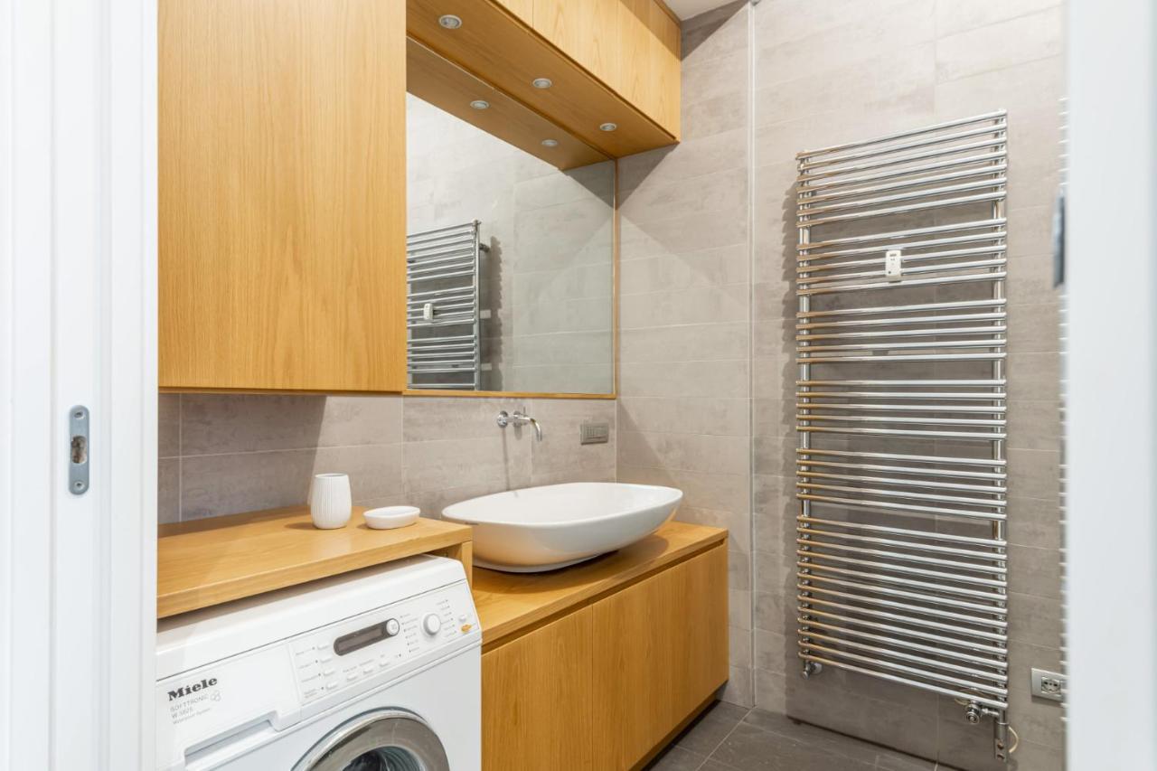 Easylife - Elegante Dimora Due Passi Dal Duomo Apartment Milan Luaran gambar