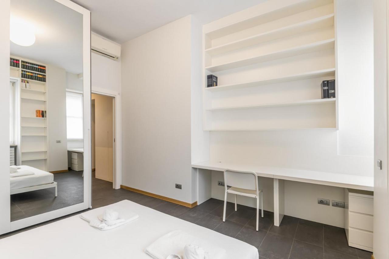 Easylife - Elegante Dimora Due Passi Dal Duomo Apartment Milan Luaran gambar